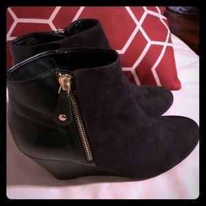 Black booties!!
